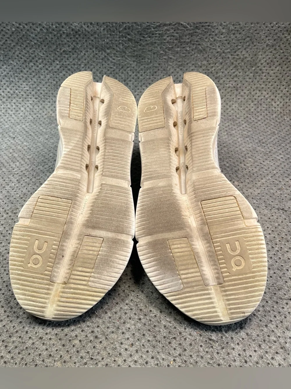 On Cloud Cloudnova White Running Shoes Size 9.5 Women’s